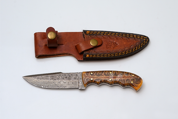 Handmade Damascus Steel Fixed Blade Knife with Amber Resin Bone-Pattern Handle & Brass Accents + Leather Sheath | Hunting, Camping & Collectible Knife