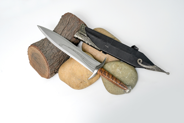 Hand-Forged "The Sting" - Elven Short Sword with Etched Blade & Ornate Scabbard