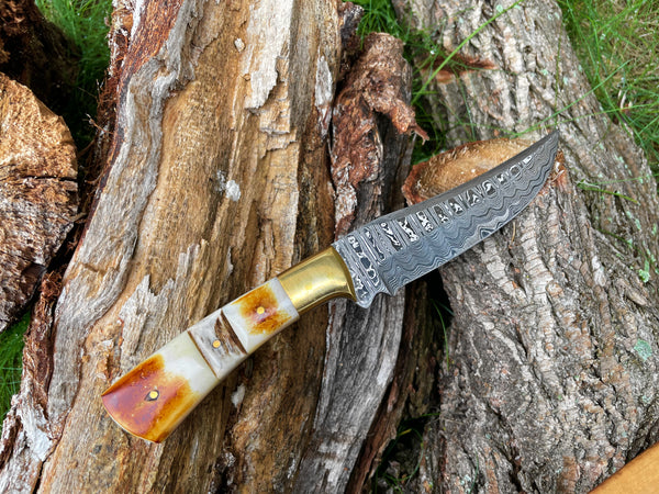 CUSTOM HANDMADE FORGED DAMASCUS STEEL HUNTING KNIFE BLADE WITH Burnt bone and stag horn SCALES TK-015