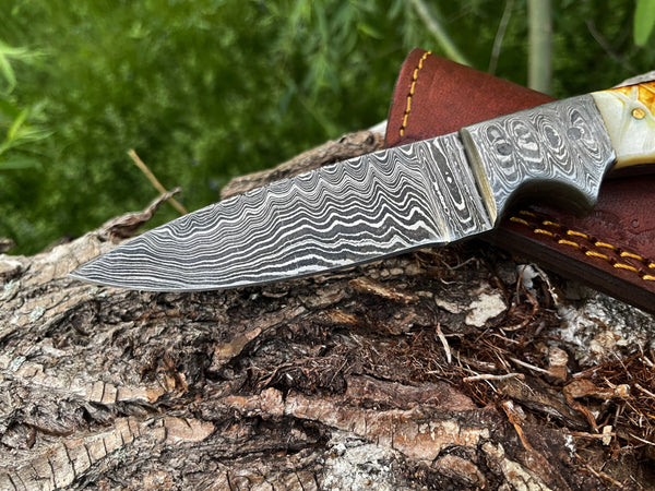 A classic all-round blade profile / Drop Point Damascus Blade TD-102